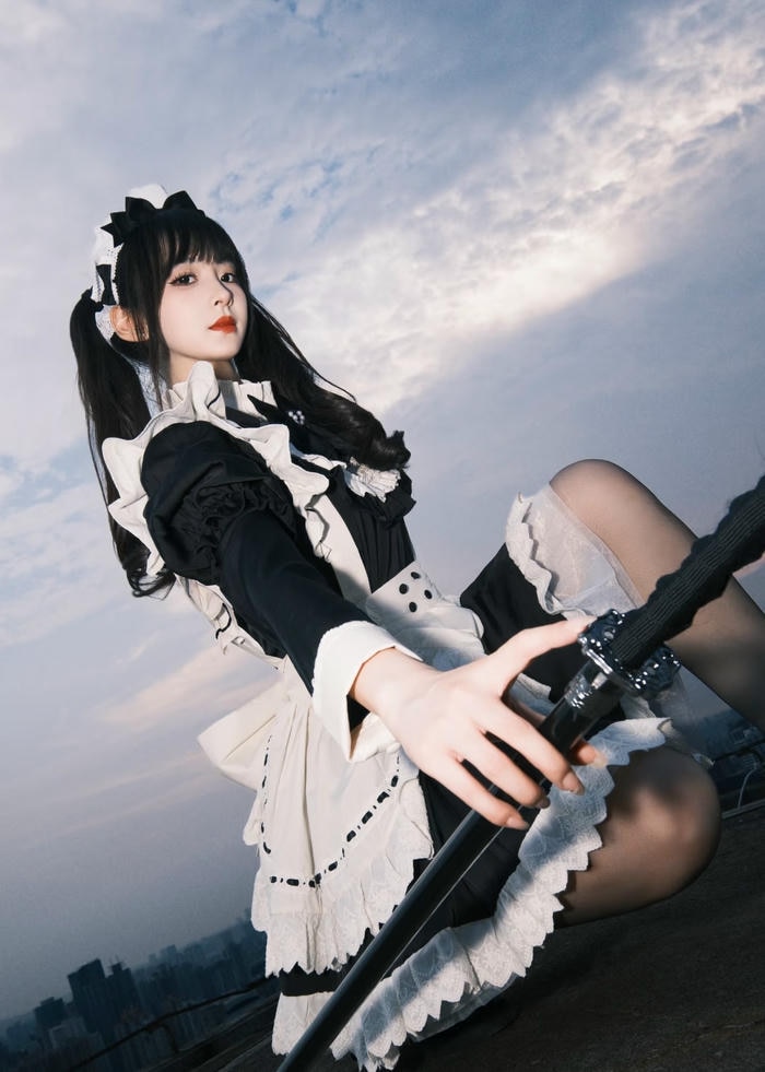 ảnh cosplay anime nữ chụp ngoài trời