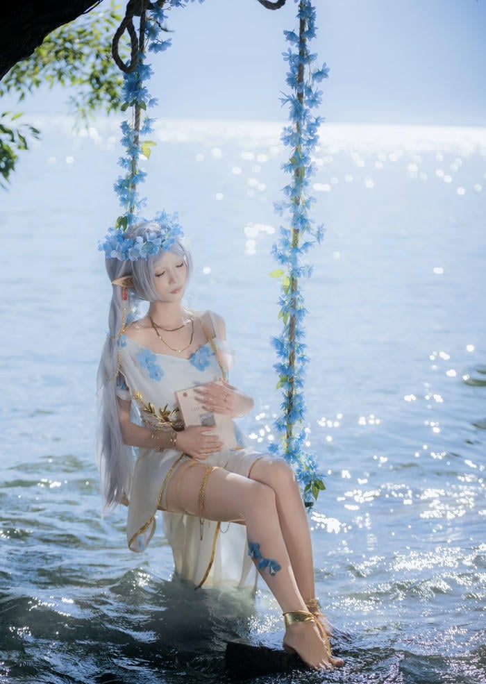 ảnh cosplay anime nữ thần dịu dàng