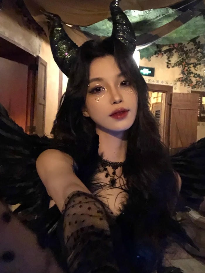 ảnh cosplay phù thủy nữ đẹp