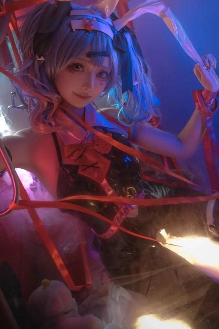 ảnh cosplay y tá đáng yêu