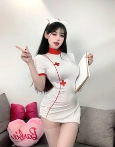 ảnh cosplay y tá studio