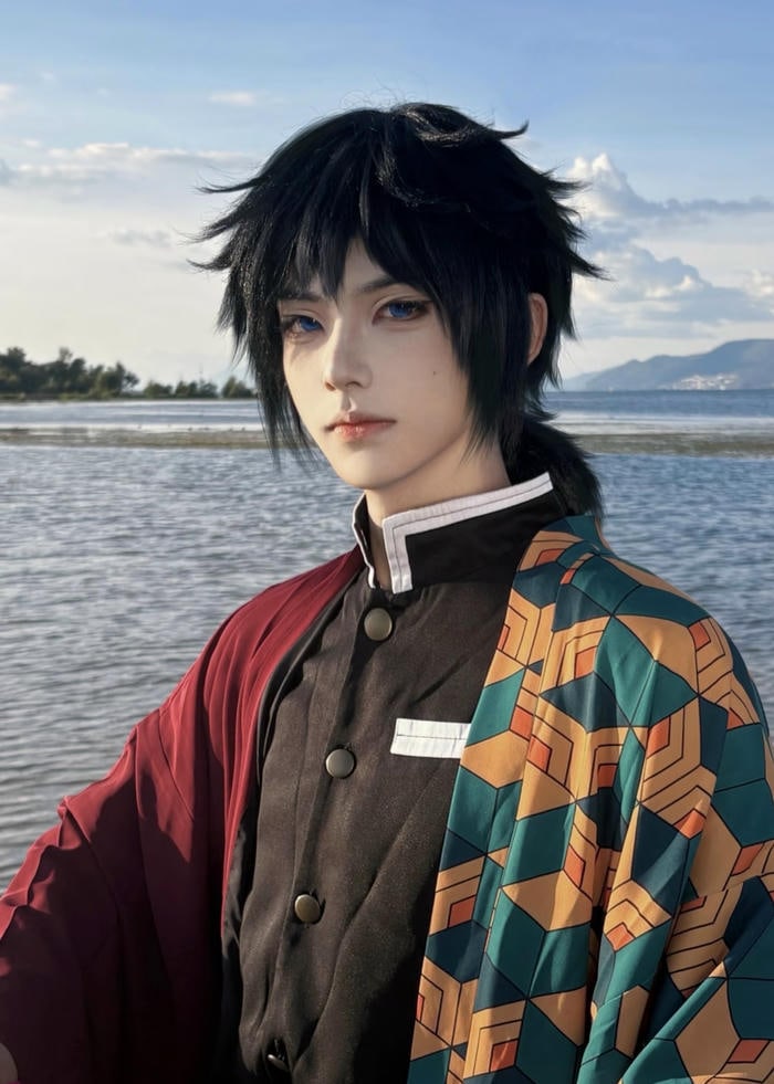 cosplay anime nam thần cuốn hút