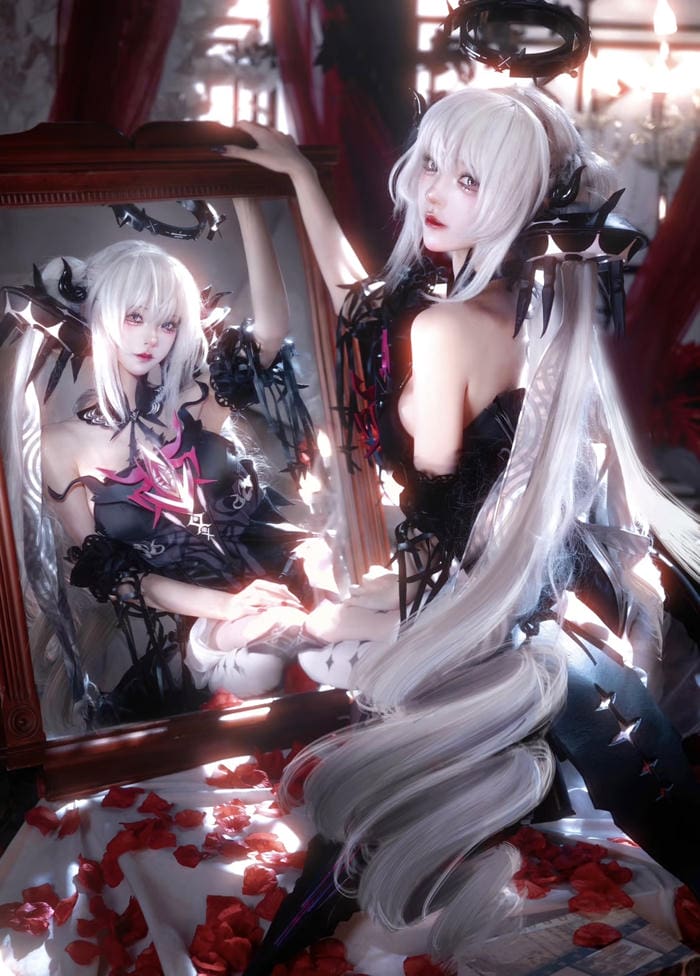 cosplay anime nam và nữ chiến đấu