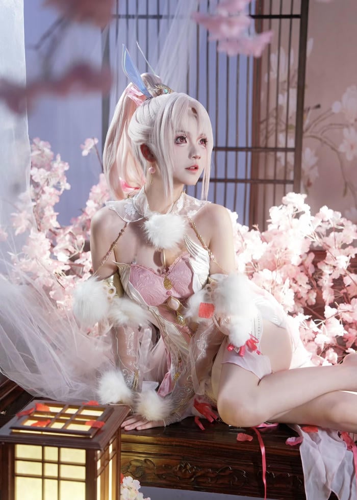 cosplay anime nữ sang trọng quý phái