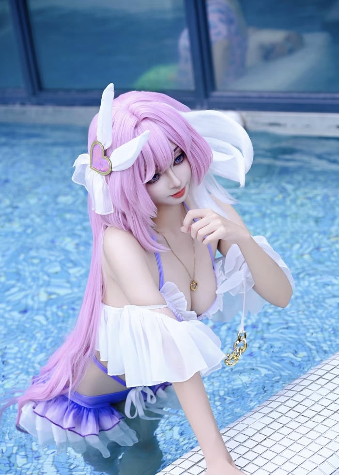 cosplay bikini anime girl rạng rỡ