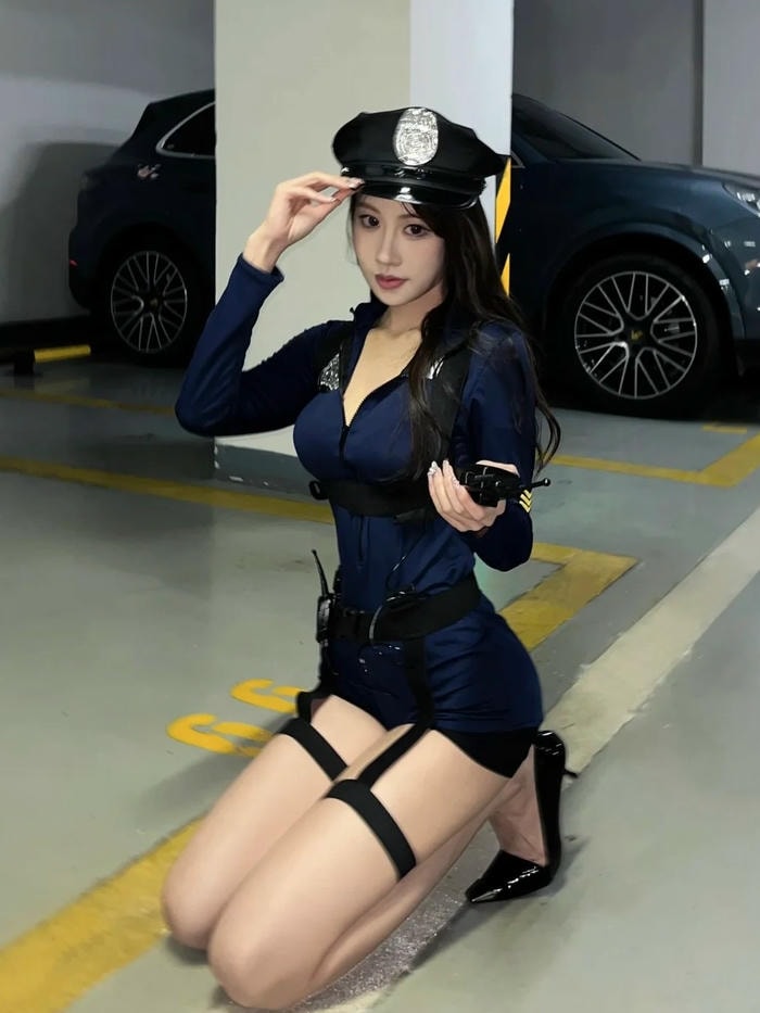 cosplay cảnh sát cool ngầu
