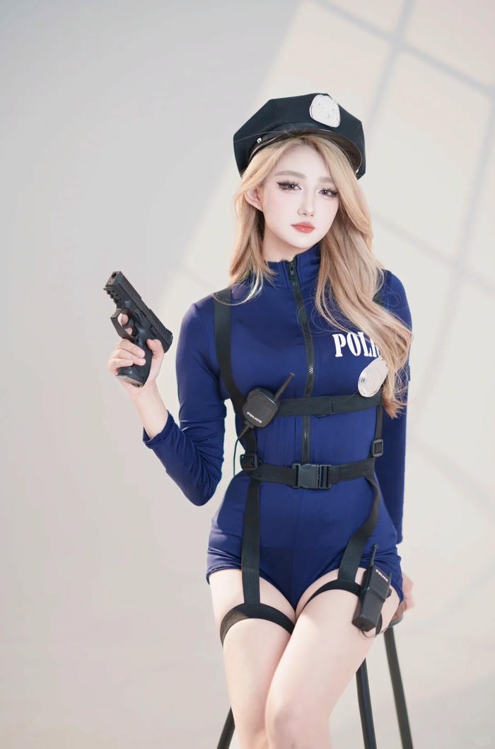 cosplay cảnh sát lookbook