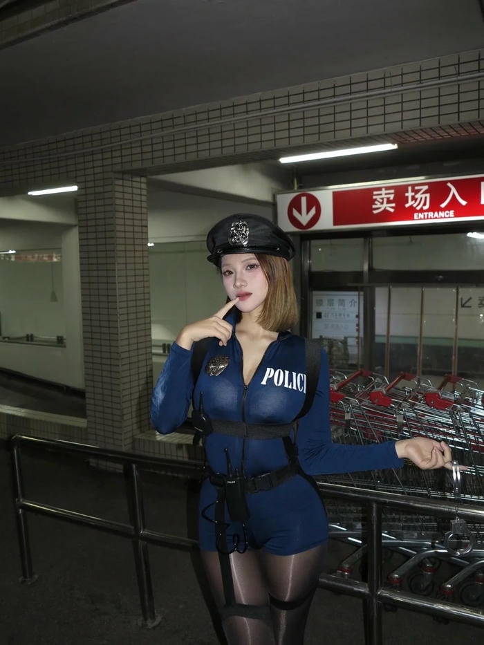 cosplay cảnh sát ngầu