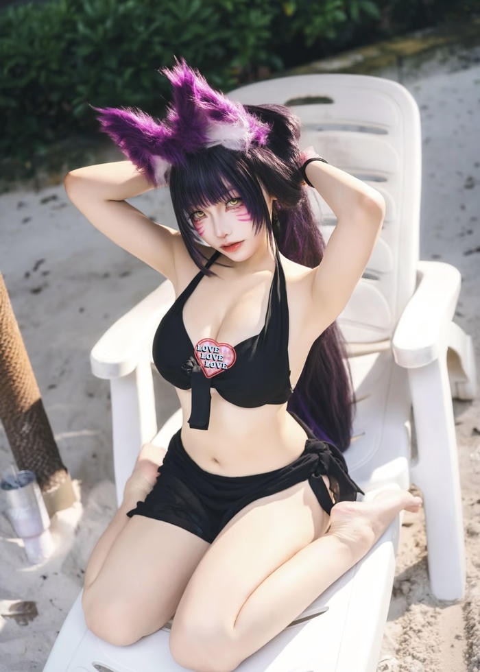 cosplay gái xinh diện bikini ngoài trời