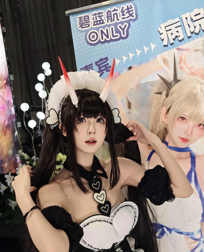 cosplay maid girl trong sáng