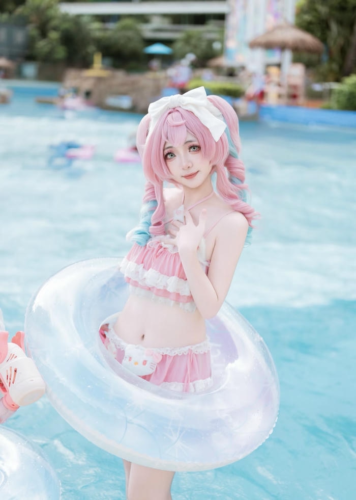 cosplay nhân vật anime với bikini dễ thương