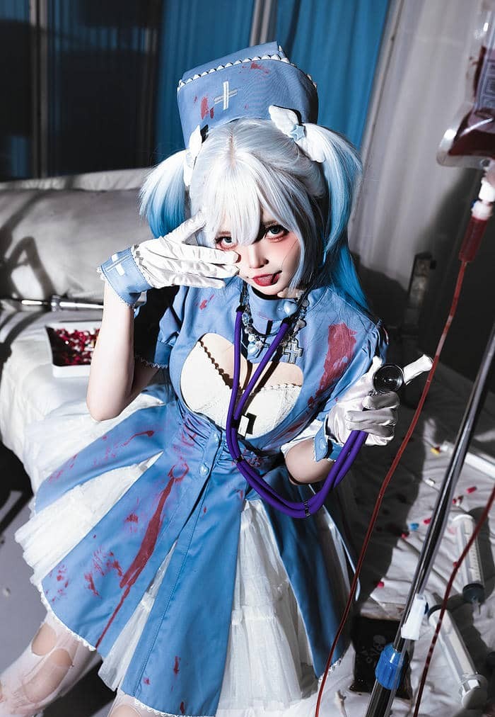 cosplay nhân vật y tá