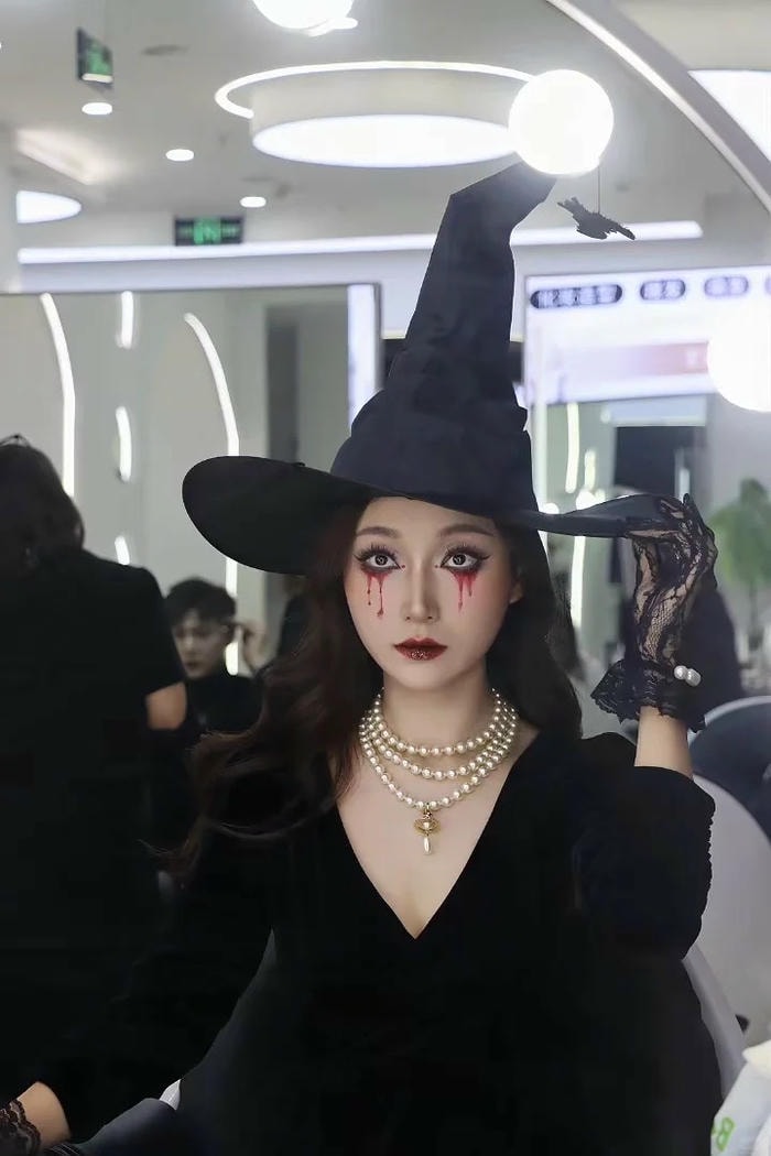 cosplay phù thủy hiện đại