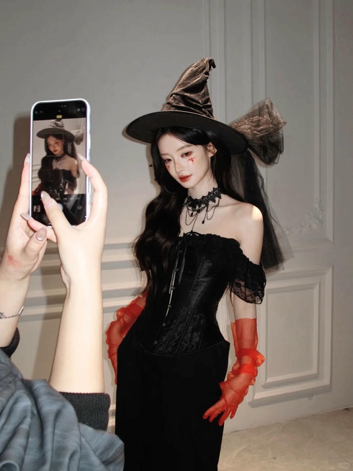 cosplay phù thủy ngầu