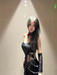 cosplay phù thủy phong cách gothic