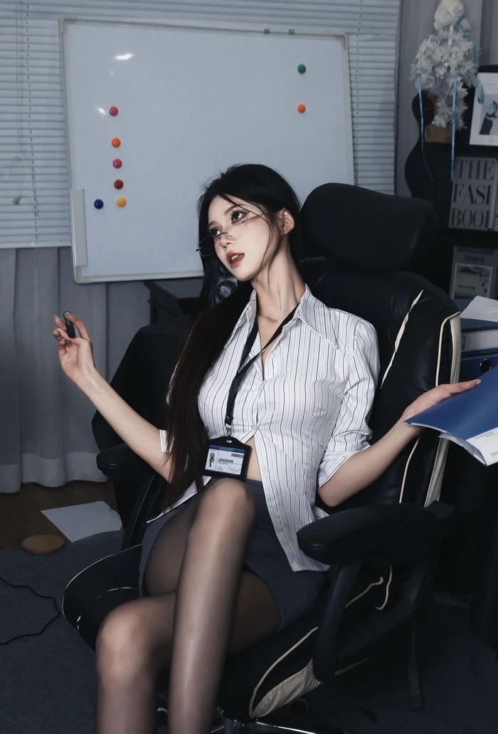 cosplay thư kí anime phong cách văn phòng