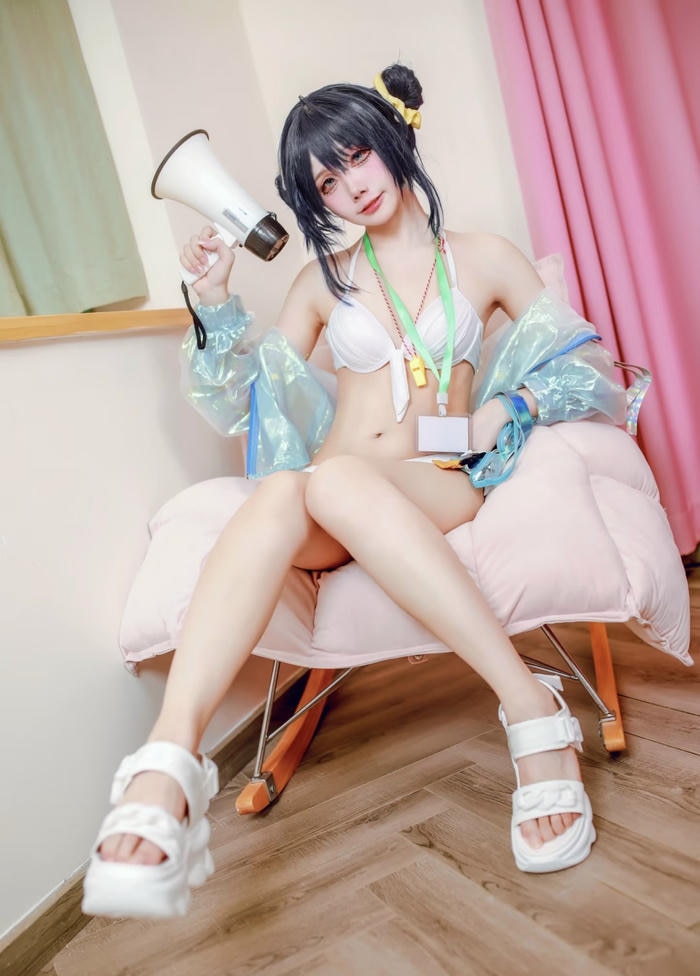gái xinh cosplay bikini năng lượng