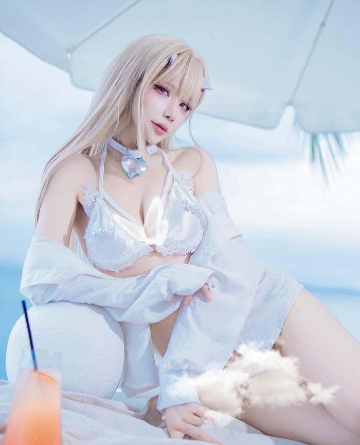 hình cosplay anime girl phong cách hiện đại
