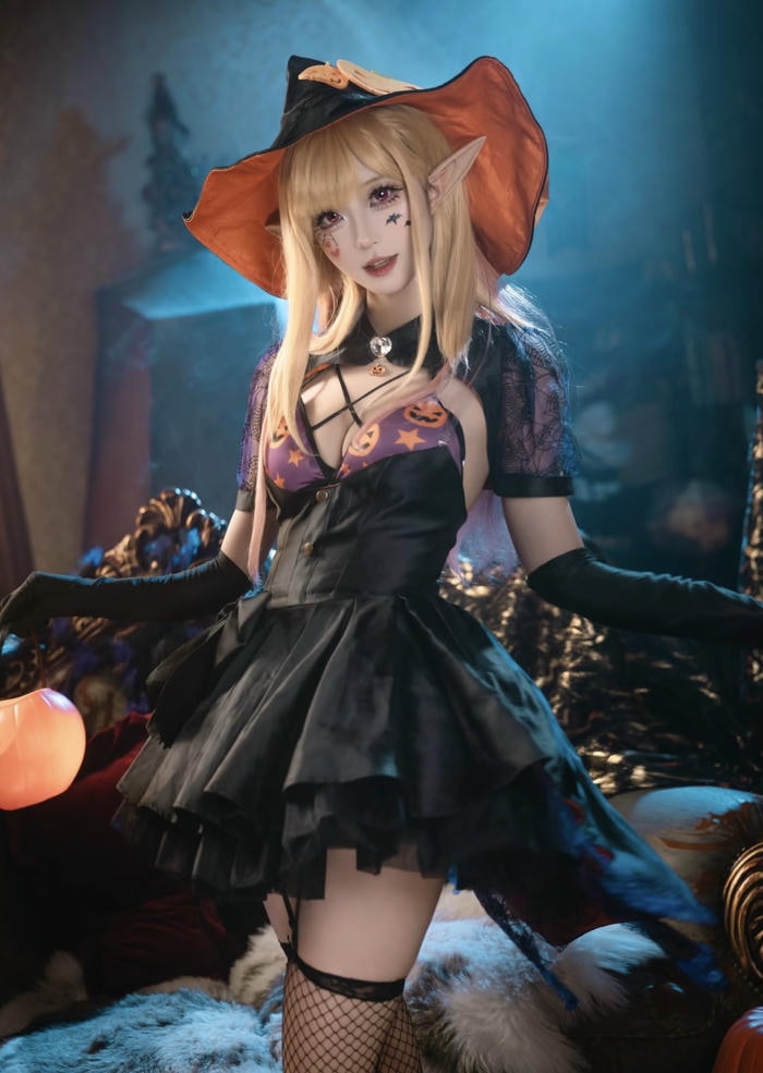 hình cosplay anime nữ ánh mắt cuốn hút