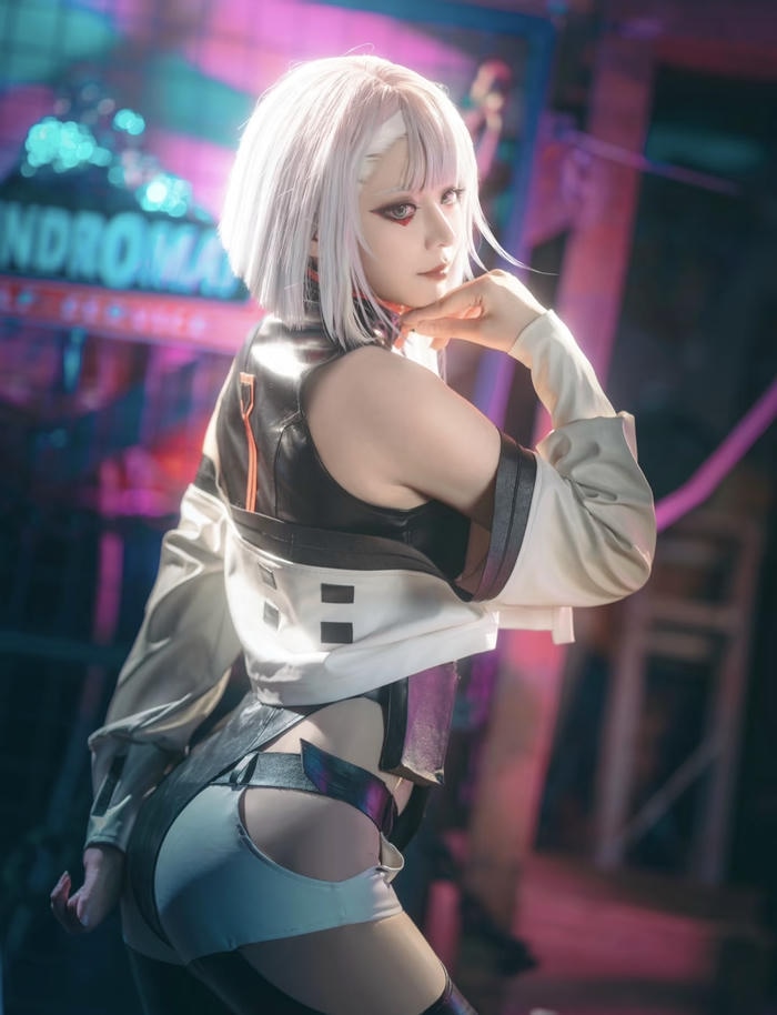 hình cosplay anime nữ biểu cảm cuốn hút