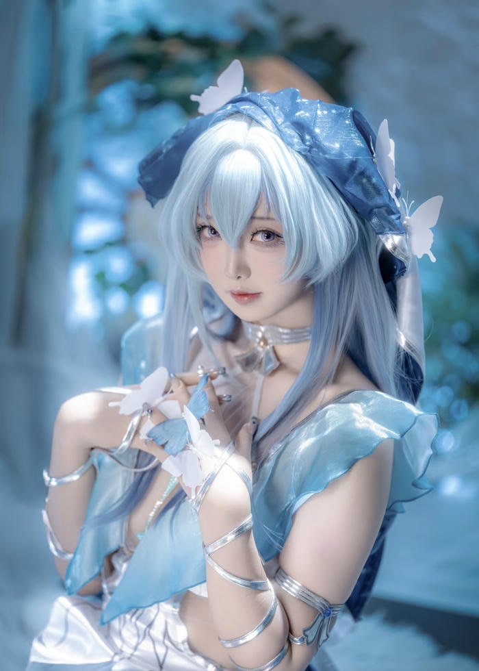 hình cosplay anime nữ phong cách thanh lịch