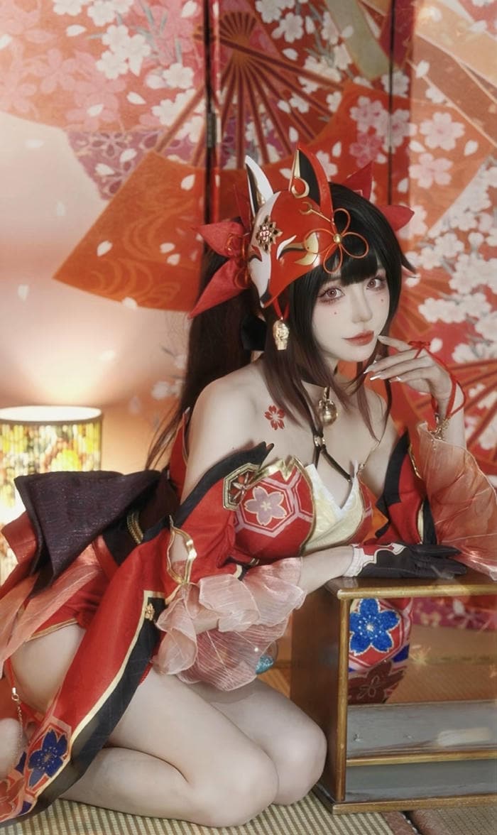 hình cosplay anime nữ tạo dáng nghệ thuật