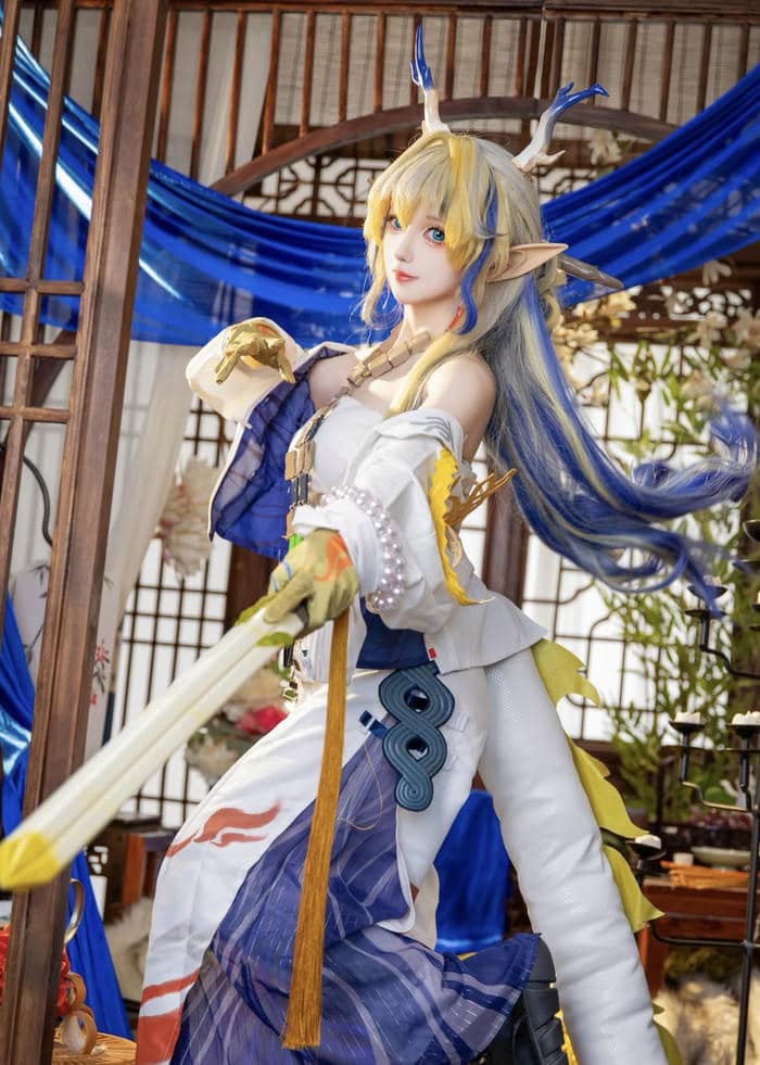 hình cosplay anime nữ thần cảm xúc