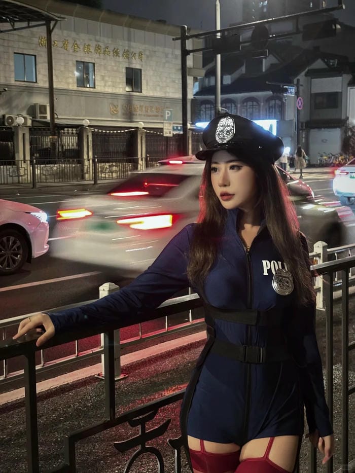 hình cosplay cảnh sát