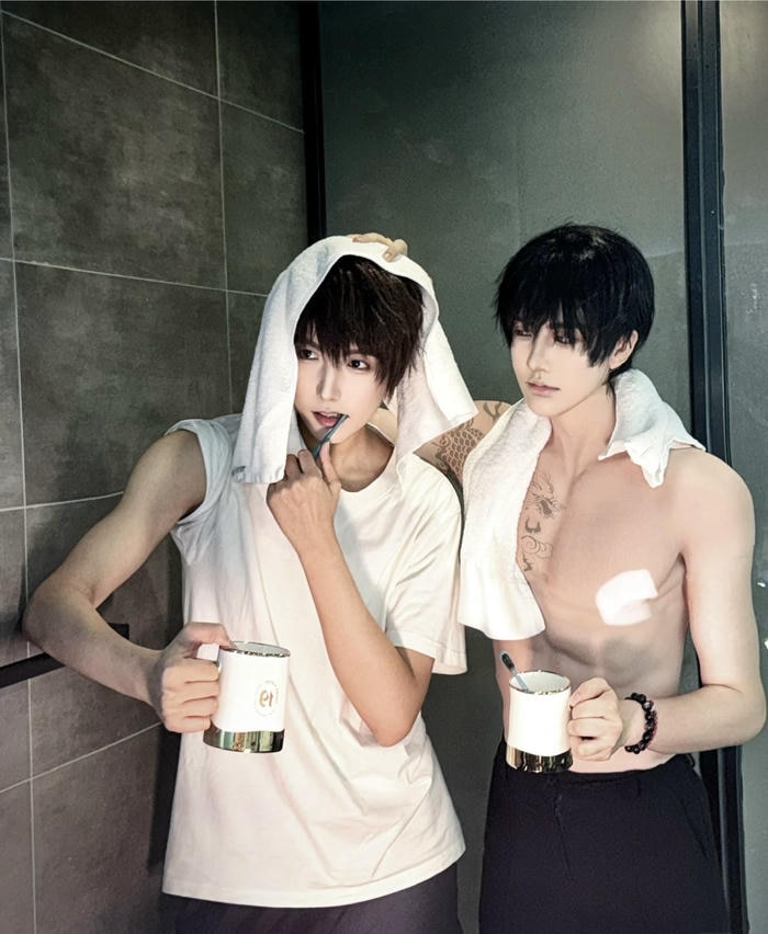 hình cosplay đam mỹ tạo dáng tự nhiên