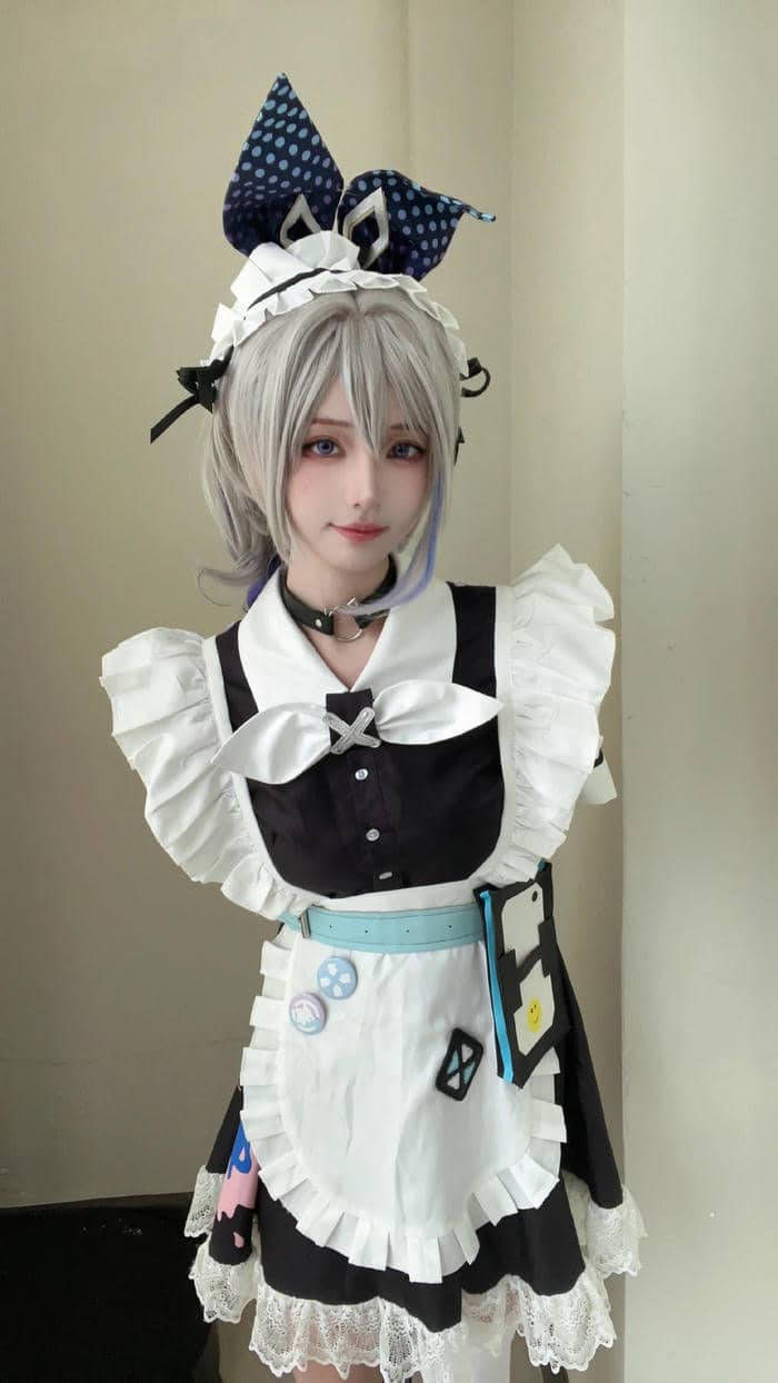 hình cosplay y tá lộng lẫy