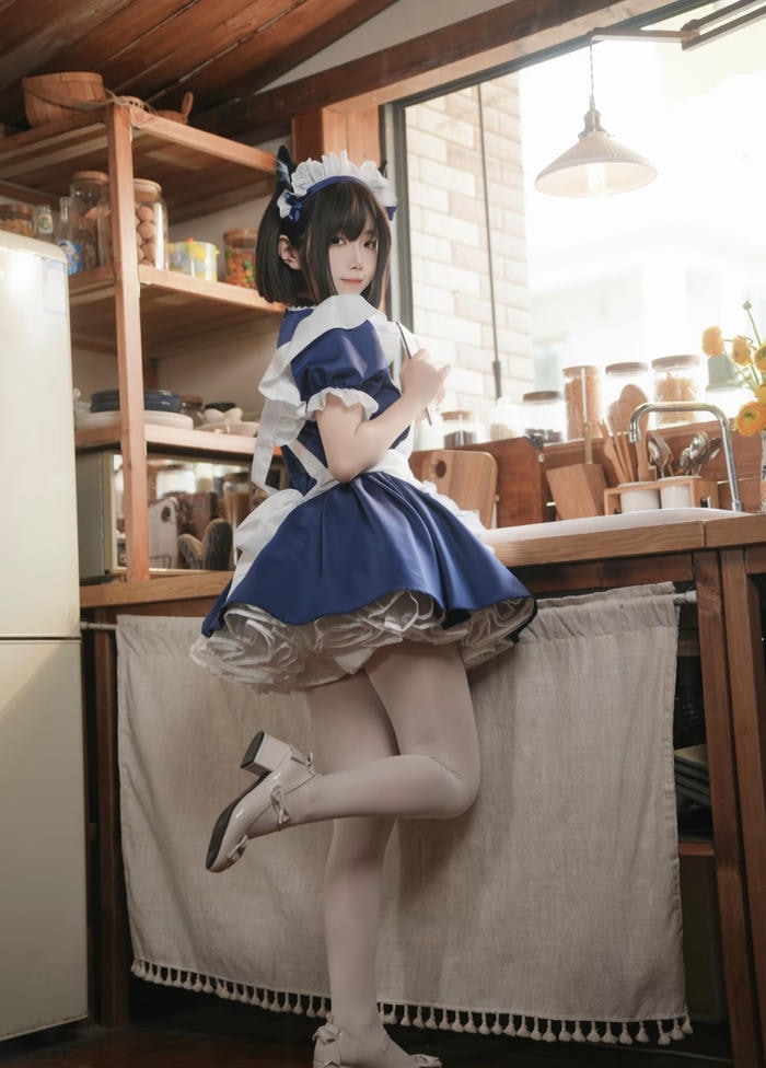 maid cosplay phong cách hiện đại
