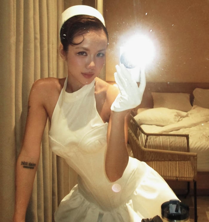 ảnh phương ly sexy gợi cảm nhẹ