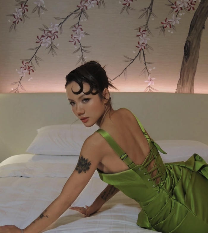 ảnh phương ly sexy nhẹ nhàng