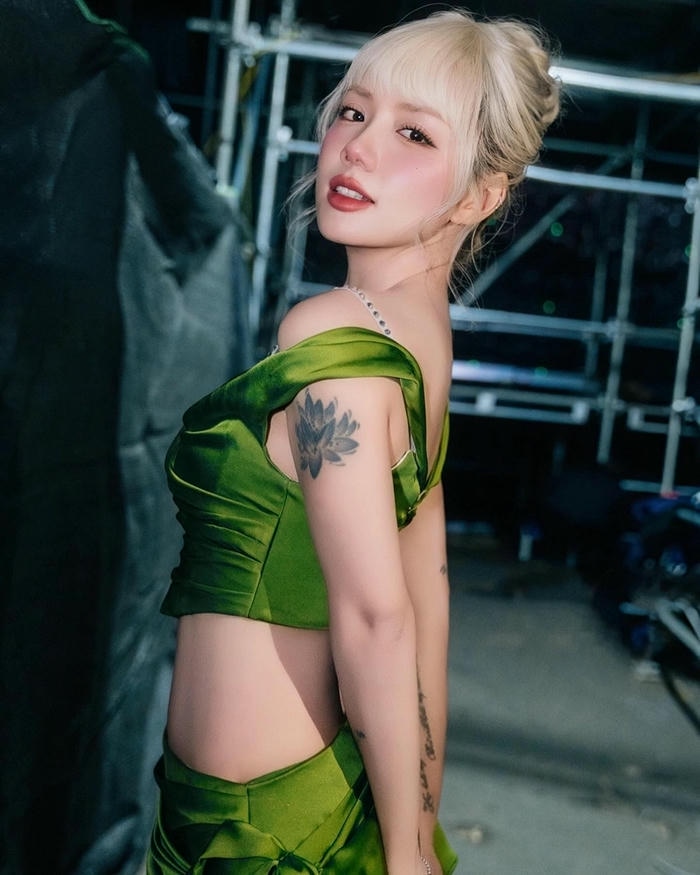 ảnh phương ly sexy rõ nét đẹp