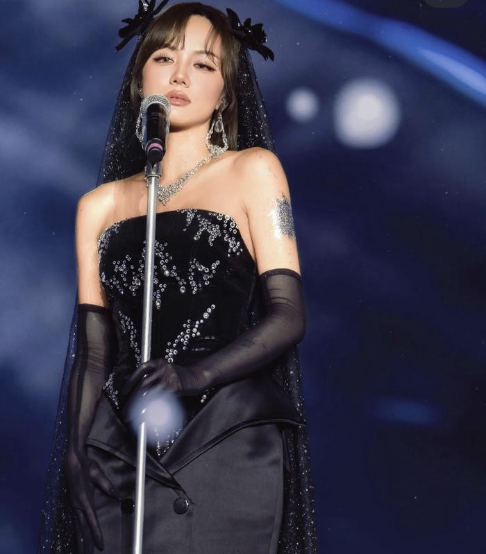 ảnh phương ly sexy tự tin