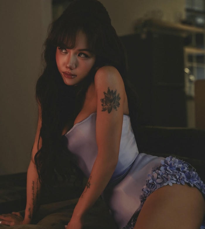 hình phương ly sexy ánh nhìn cuốn