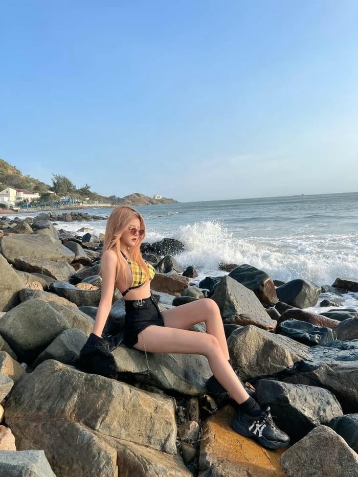 ảnh reency ngô sexy nữ tính nhẹ