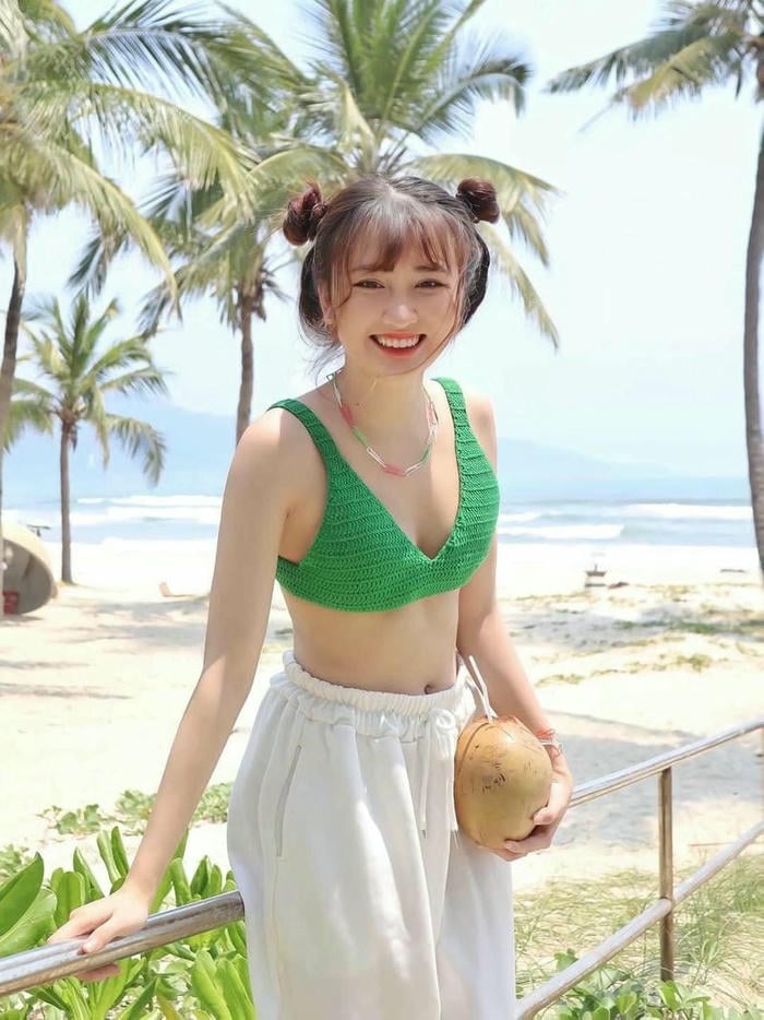 ảnh vũ thị khánh huyền bikini dáng gợi cảm