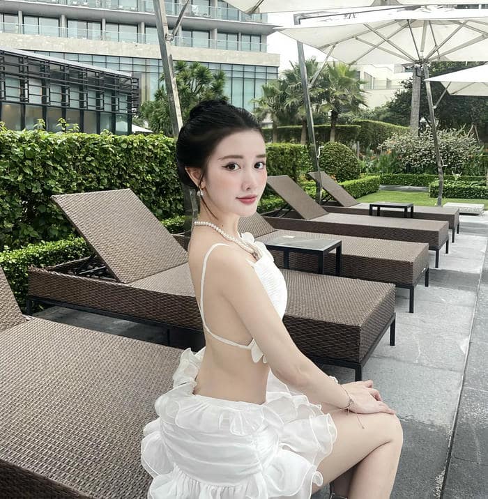 ảnh vũ thị khánh huyền bikini gợi cảm