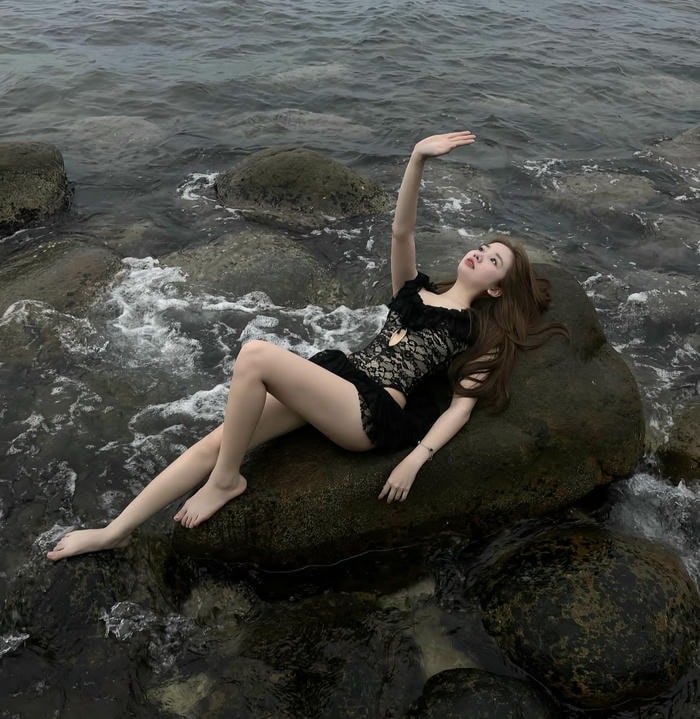 ảnh vũ thị khánh huyền bikini nhìn là thích