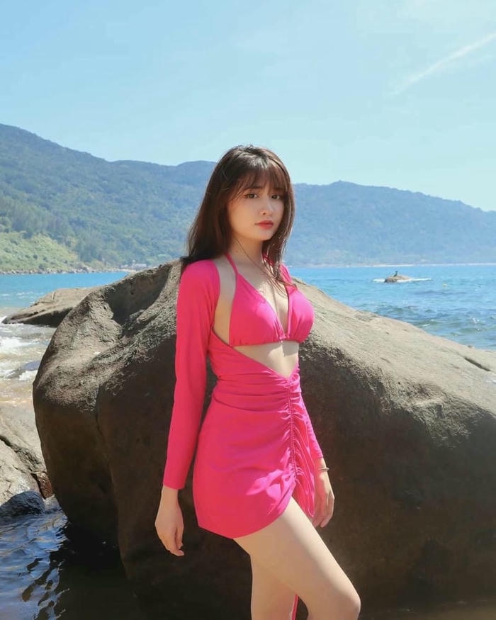 ảnh vũ thị khánh huyền bikini tổng thể đẹp