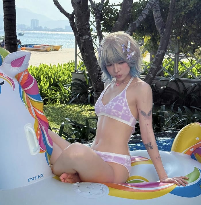 hình ảnh ciin bùi thảo ly sexy đơn giản