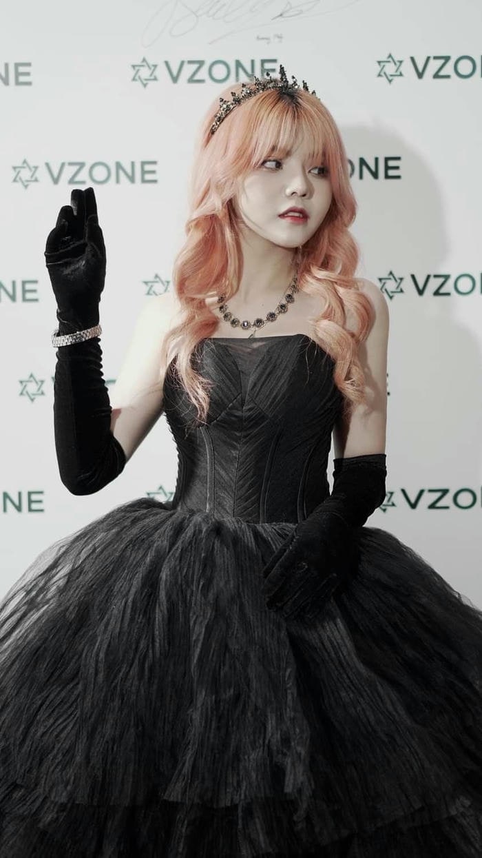 hình ảnh reency ngô sexy ánh nhìn