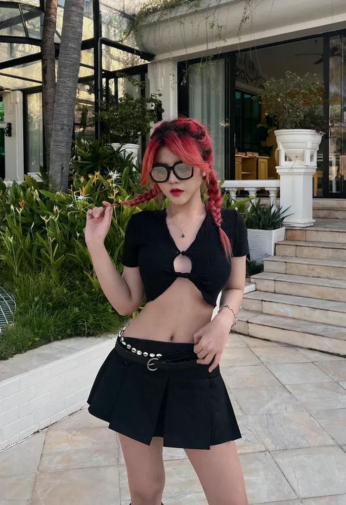 hình ảnh reency ngô sexy trẻ trung