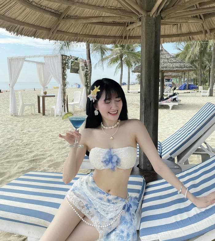 hình ảnh vũ thị khánh huyền bikini ánh nắng đẹp