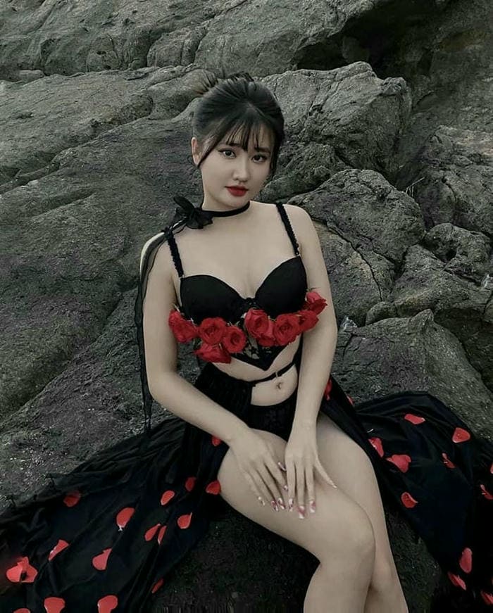 hình ảnh vũ thị khánh huyền bikini đẹp xinh