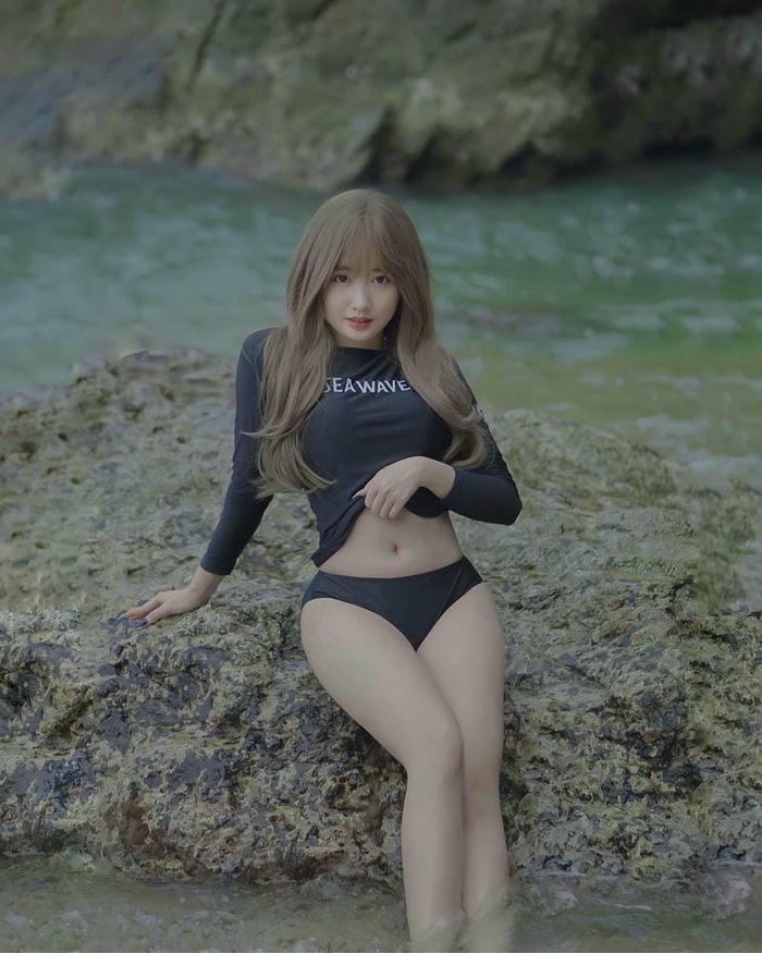 hình ảnh vũ thị khánh huyền bikini thanh lịch