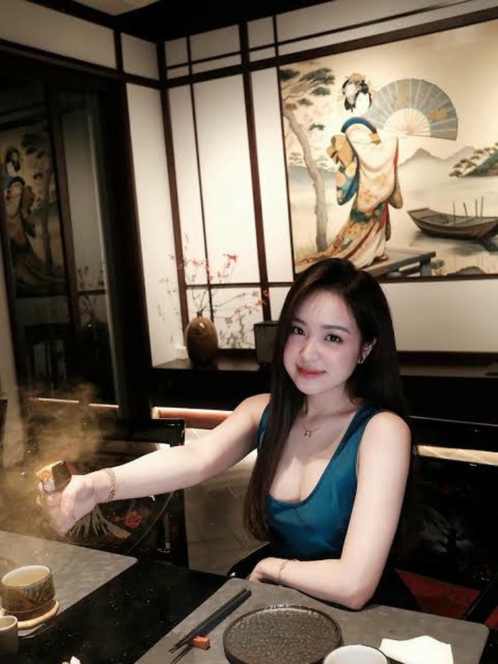 hình lê phương anh sexy đơn giản