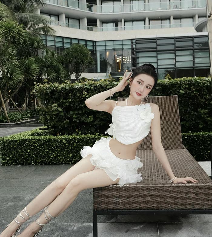 hình vũ thị khánh huyền bikini cuốn hút