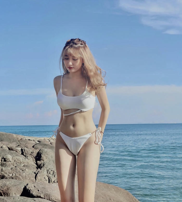 hình vũ thị khánh huyền bikini dáng đẹp